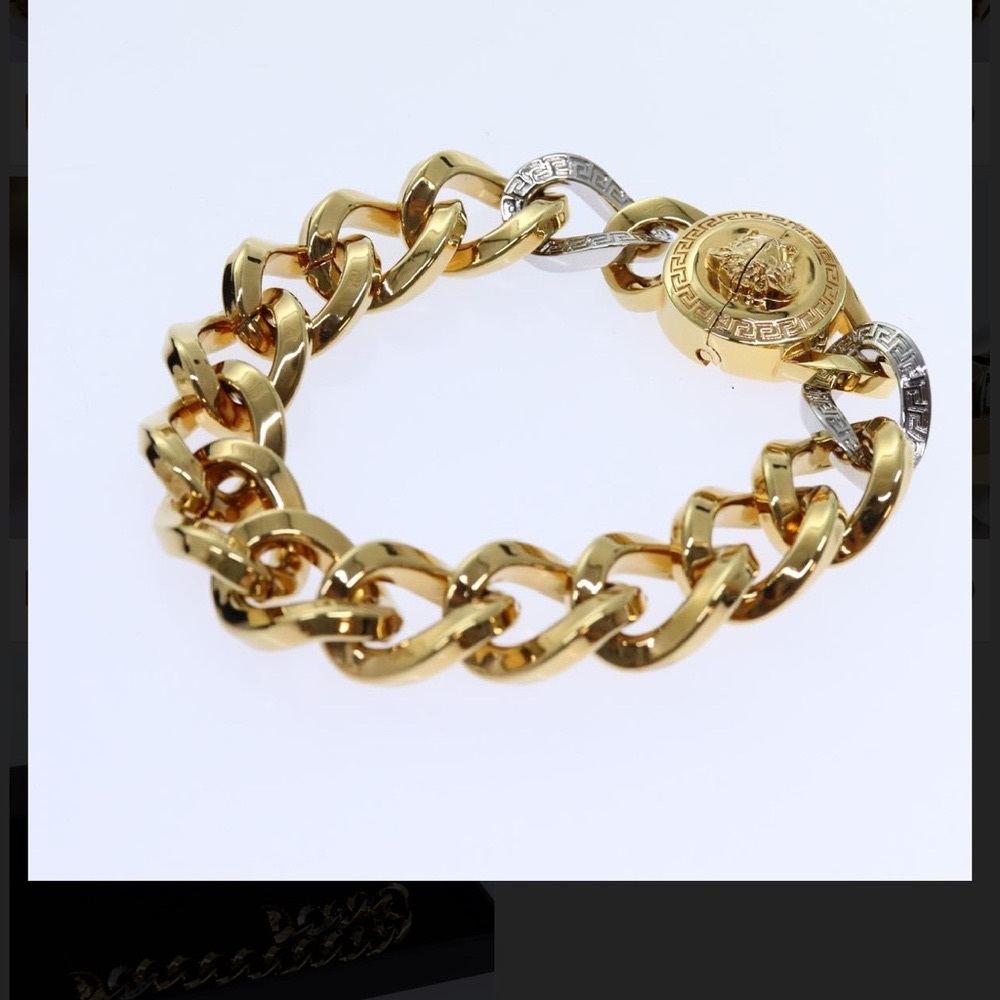 ❌❌SOLD❌❌. 
MEDUSA BRACELET. EXCELLENT CONDITION COMES WITH BOX